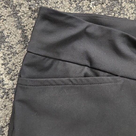 TAIL Golf Shorts 8 - Picture 3 of 7